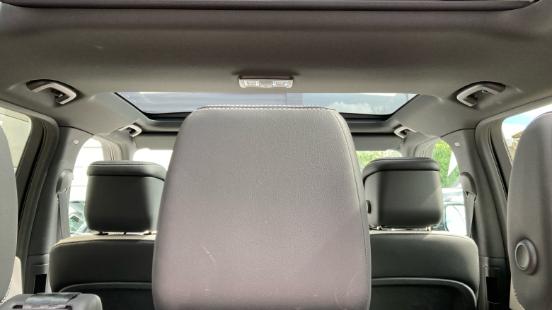 Land Rover Discovery 3.0 D300 R-Dynamic SE 5dr Auto Diesel Station Wagon